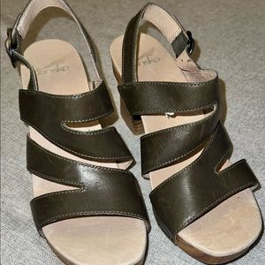 Dansko Ashlee in Olive